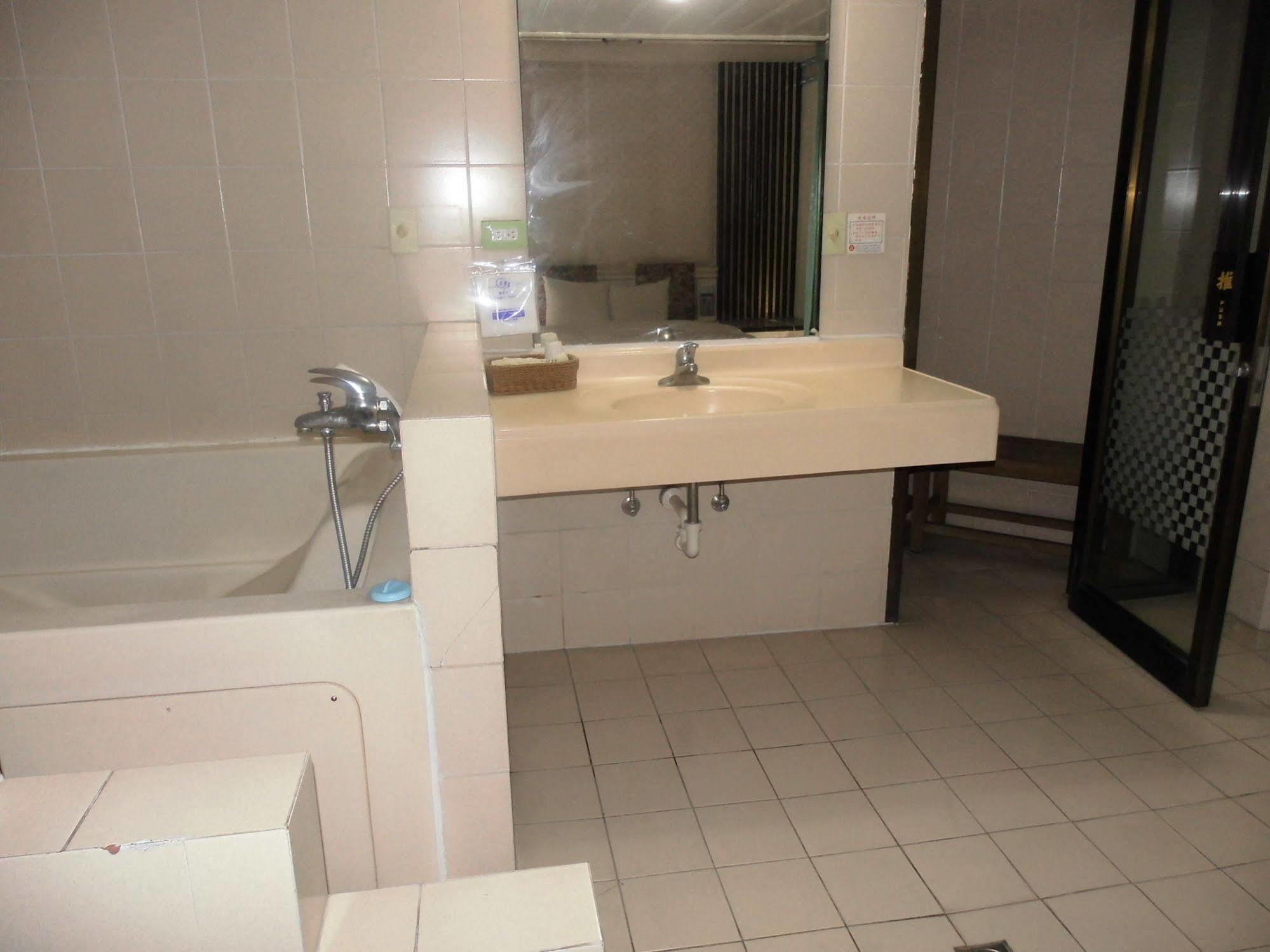 Modern Plaza Hotel Kaohsiung Luaran gambar